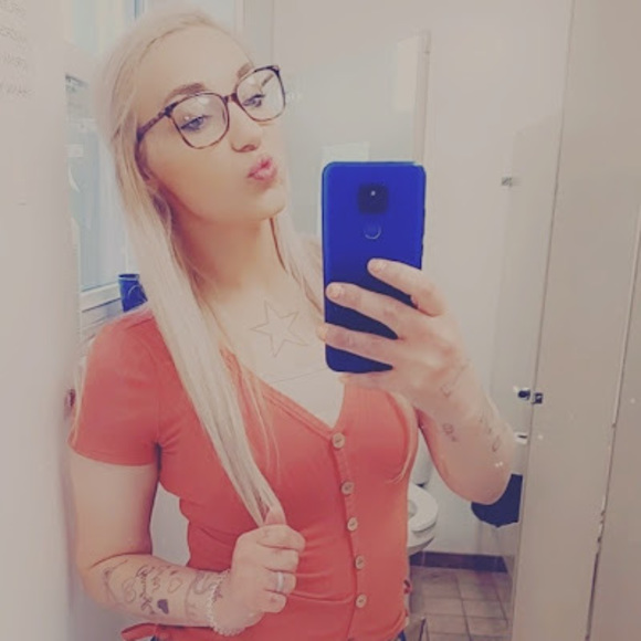 Meet your Posher, Ashlei - Picture 1 of 1